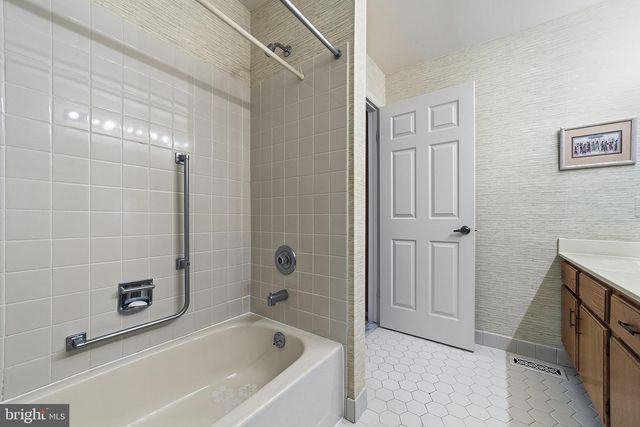 8 ROTHWELL DR, Monroe Township, NJ 08831