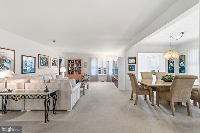 8 ROTHWELL DR, Monroe Township, NJ 08831