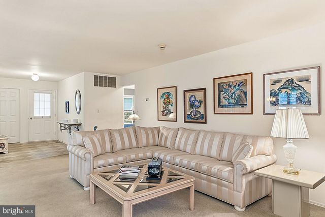 8 ROTHWELL DR, Monroe Township, NJ 08831