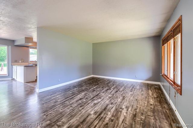5495 E Coldwater Road, Flint, MI 48506