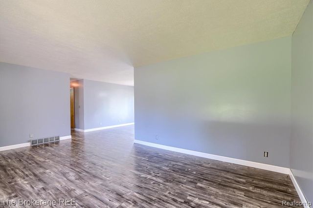 5495 E Coldwater Road, Flint, MI 48506