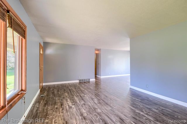 5495 E Coldwater Road, Flint, MI 48506