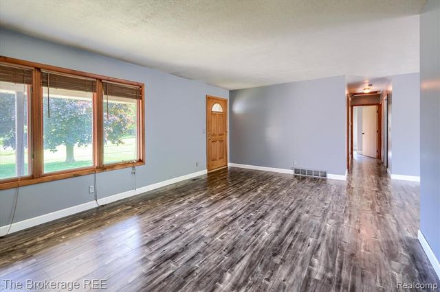 5495 E Coldwater Road, Flint, MI 48506