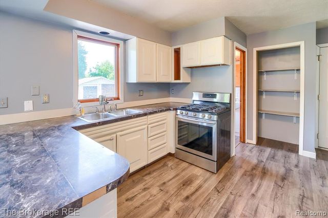 5495 E Coldwater Road, Flint, MI 48506