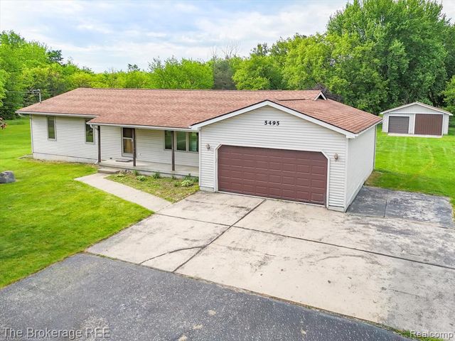 5495 E Coldwater Road, Flint, MI 48506