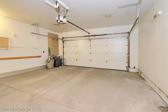 5495 E Coldwater Road, Flint, MI 48506