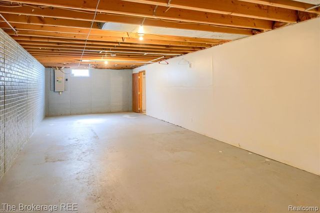 5495 E Coldwater Road, Flint, MI 48506