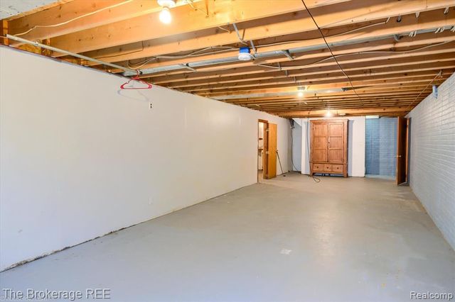 5495 E Coldwater Road, Flint, MI 48506