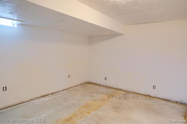 5495 E Coldwater Road, Flint, MI 48506