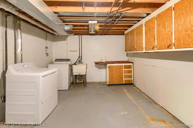 5495 E Coldwater Road, Flint, MI 48506
