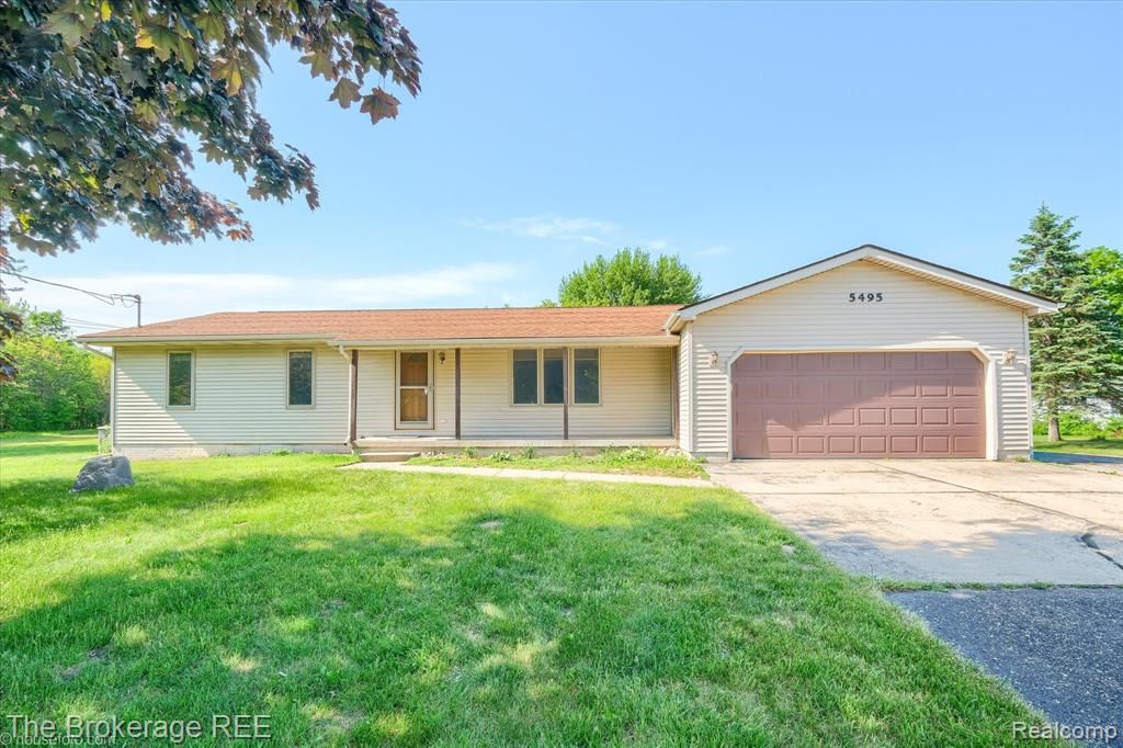 5495 E Coldwater Road, Flint, MI 48506