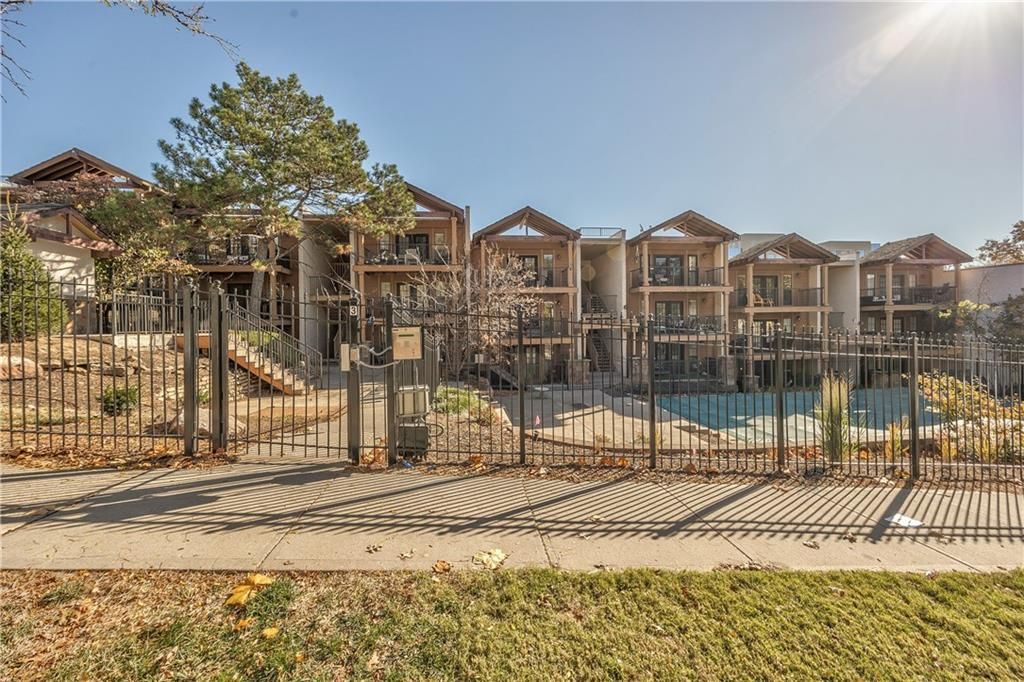 4727 Jarboe Street 83, Kansas City, MO 64112