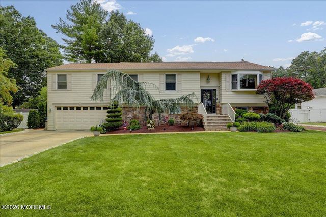 17 West Avenue, Old Bridge, NJ 08857