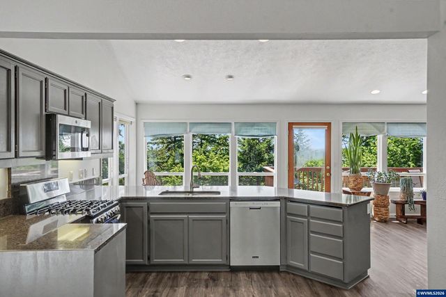 920 NW Carpathian Dr, Corvallis, OR 97330