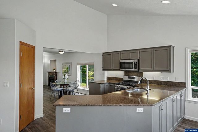 920 NW Carpathian Dr, Corvallis, OR 97330