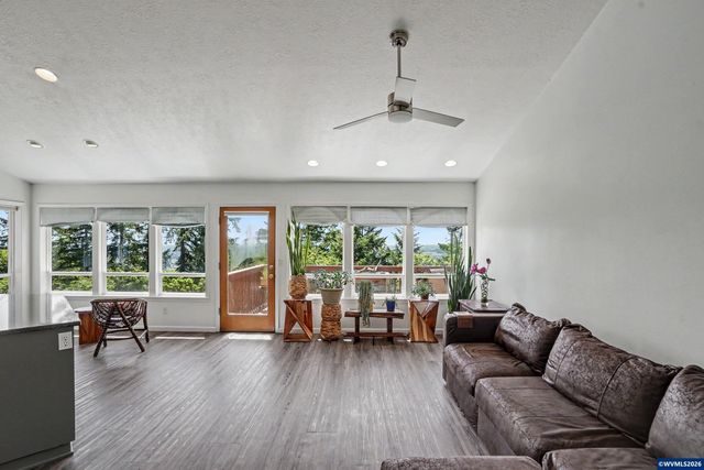 920 NW Carpathian Dr, Corvallis, OR 97330
