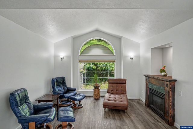 920 NW Carpathian Dr, Corvallis, OR 97330