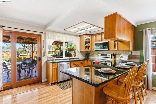 2151 Deerwood Dr, Martinez, CA 94553