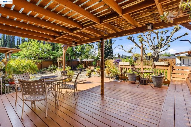 2151 Deerwood Dr, Martinez, CA 94553