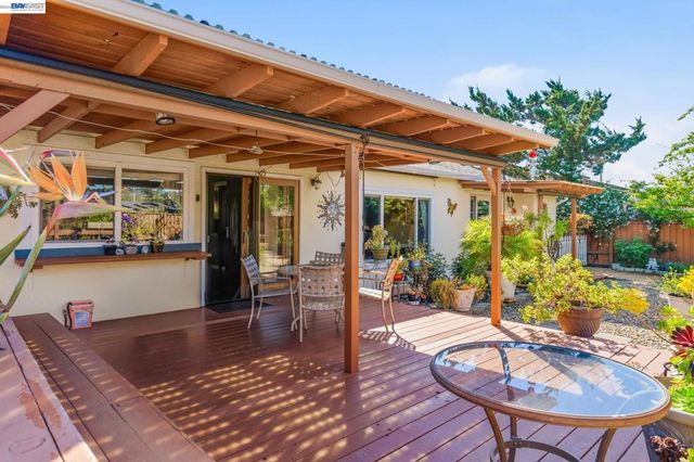 2151 Deerwood Dr, Martinez, CA 94553