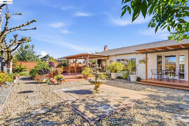 2151 Deerwood Dr, Martinez, CA 94553