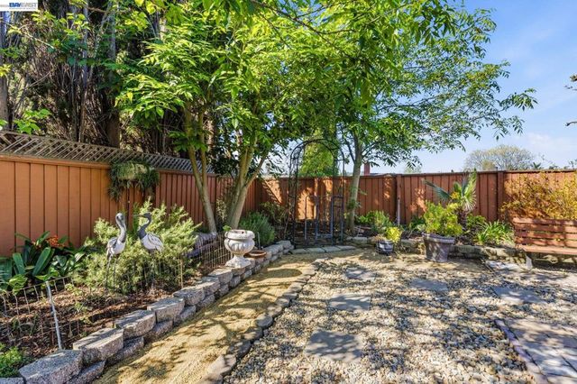 2151 Deerwood Dr, Martinez, CA 94553