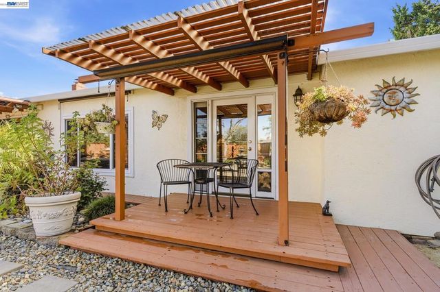 2151 Deerwood Dr, Martinez, CA 94553