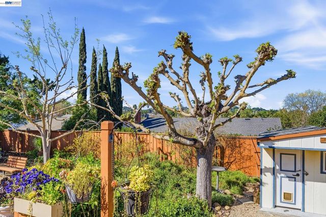 2151 Deerwood Dr, Martinez, CA 94553