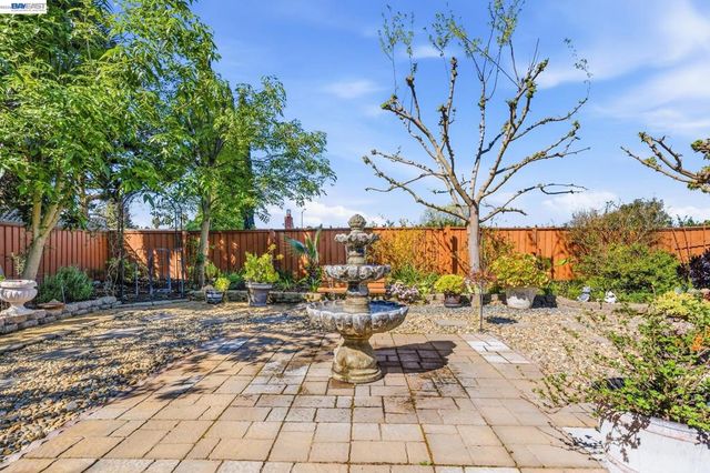 2151 Deerwood Dr, Martinez, CA 94553