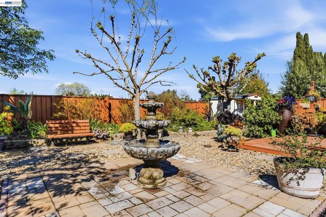 2151 Deerwood Dr, Martinez, CA 94553