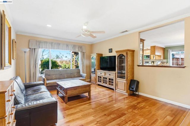 2151 Deerwood Dr, Martinez, CA 94553