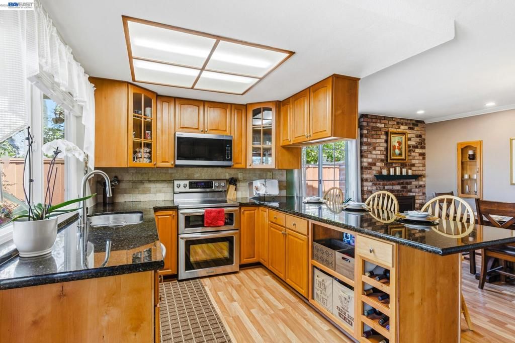 Image 11 of property listing at 2151 Deerwood Dr, Martinez, CA 94553