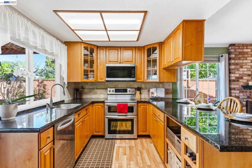 Image 12 of property listing at 2151 Deerwood Dr, Martinez, CA 94553