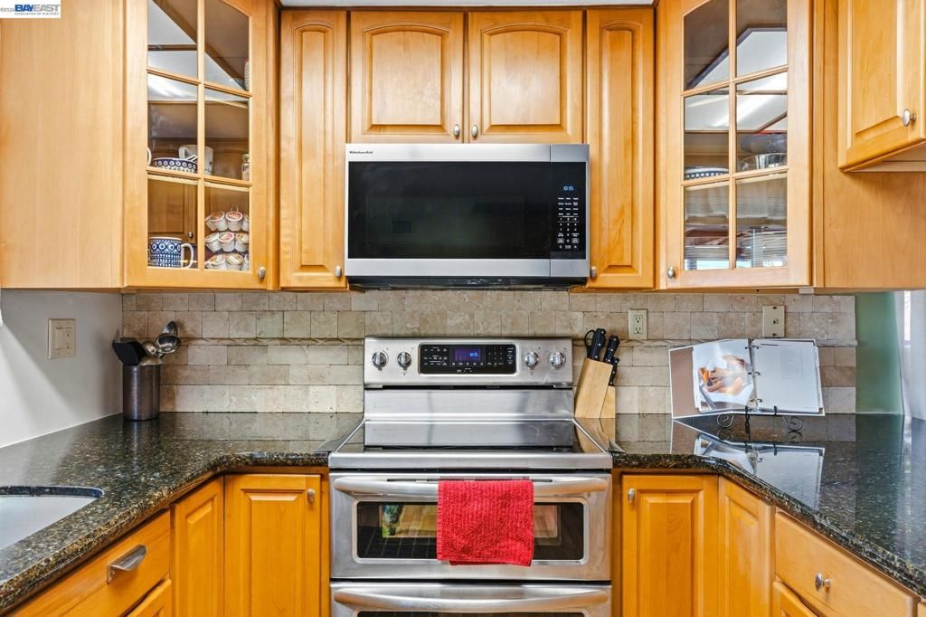 Image 14 of property listing at 2151 Deerwood Dr, Martinez, CA 94553