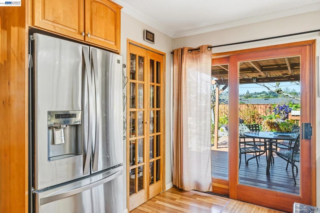 Image 15 of property listing at 2151 Deerwood Dr, Martinez, CA 94553