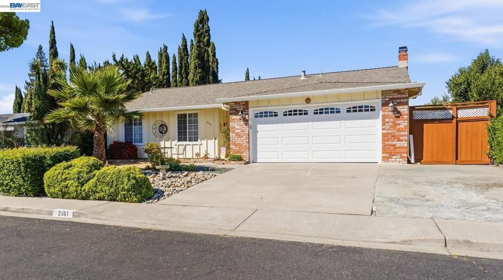 Image 2 of property listing at 2151 Deerwood Dr, Martinez, CA 94553