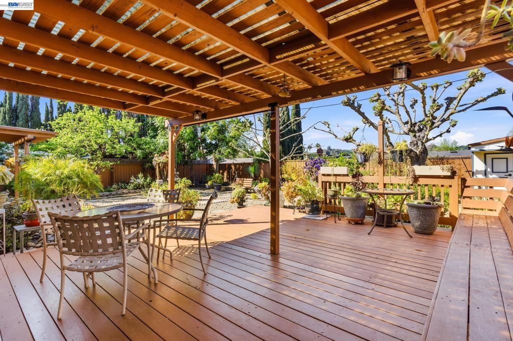 Image 23 of property listing at 2151 Deerwood Dr, Martinez, CA 94553