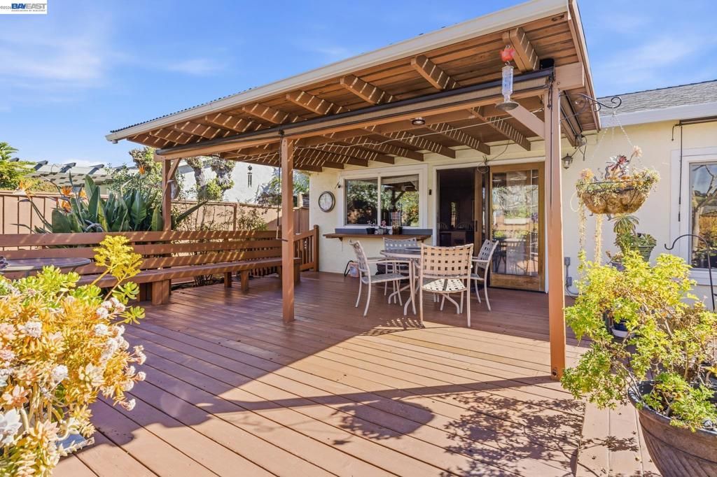 Image 25 of property listing at 2151 Deerwood Dr, Martinez, CA 94553