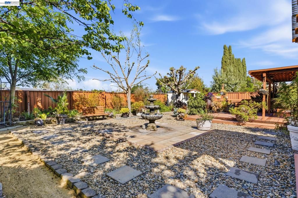 Image 29 of property listing at 2151 Deerwood Dr, Martinez, CA 94553