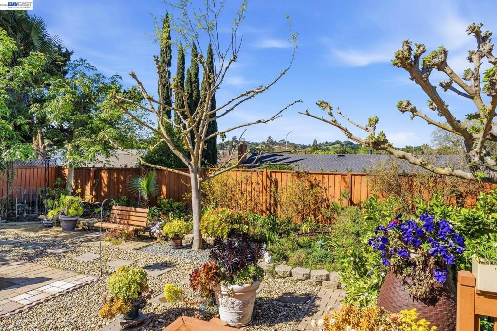 Image 33 of property listing at 2151 Deerwood Dr, Martinez, CA 94553