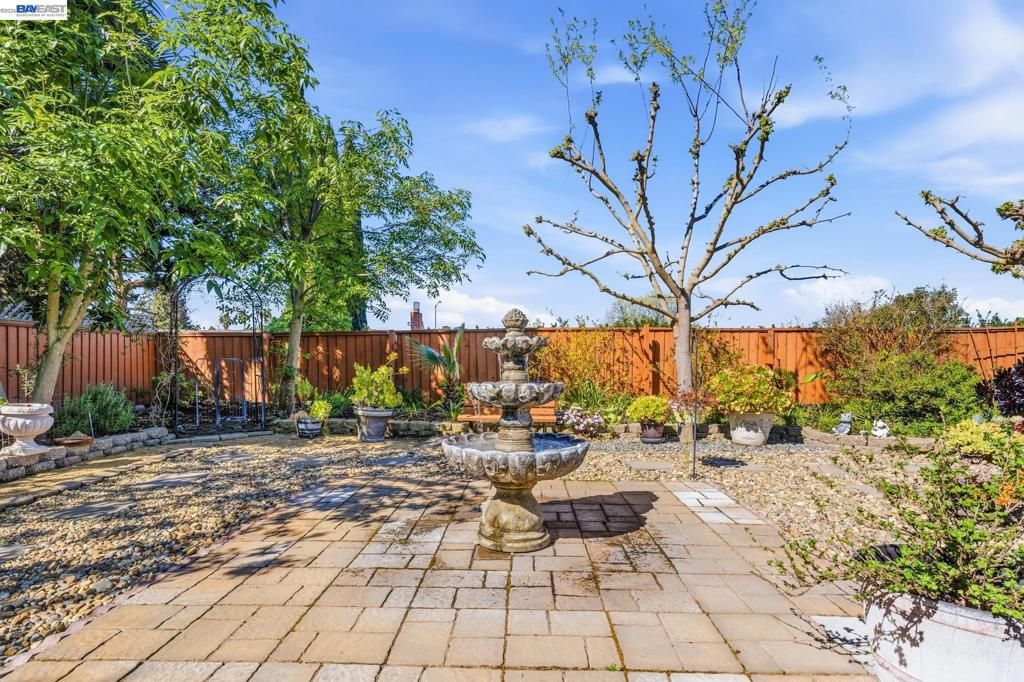 Image 34 of property listing at 2151 Deerwood Dr, Martinez, CA 94553