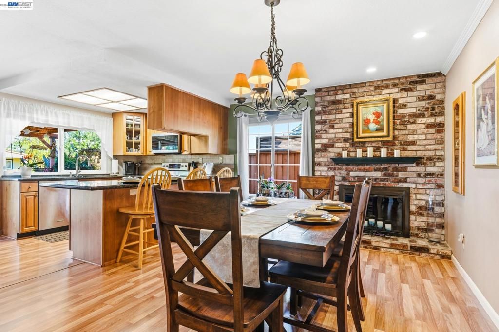 Image 7 of property listing at 2151 Deerwood Dr, Martinez, CA 94553