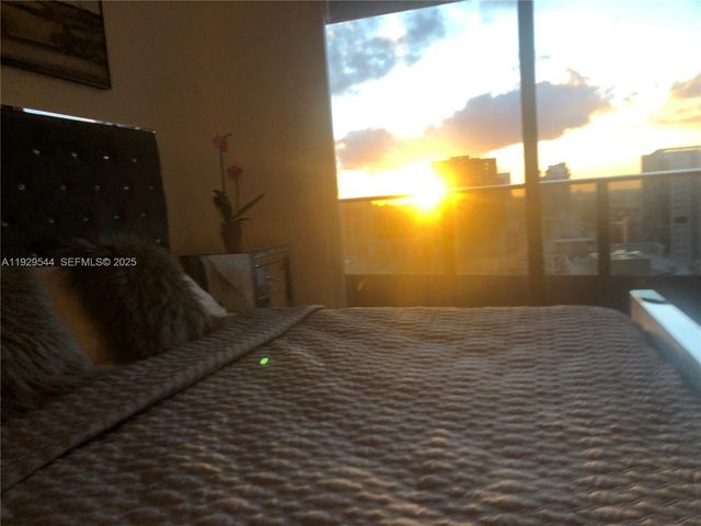 1000 Brickell Plz 2011, Miami, FL 33131