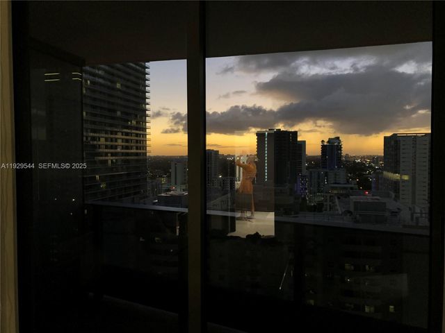 1000 Brickell Plz 2011, Miami, FL 33131