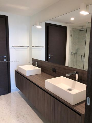 1000 Brickell Plz 2011, Miami, FL 33131