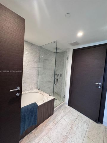 1000 Brickell Plz 2011, Miami, FL 33131