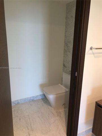 1000 Brickell Plz 2011, Miami, FL 33131