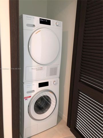 1000 Brickell Plz 2011, Miami, FL 33131