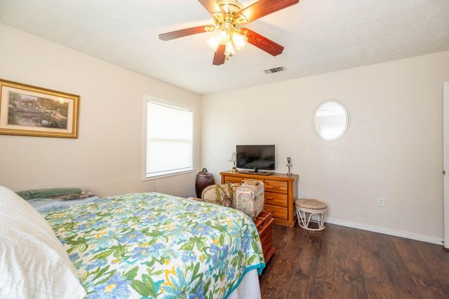104 Bonita Avenue, Galveston, TX 77550