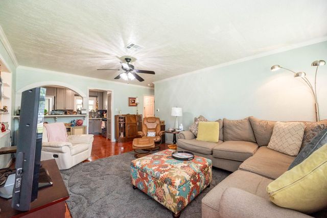 104 Bonita Avenue, Galveston, TX 77550